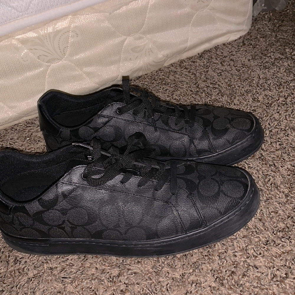 I’m selling still brand new comfortable casual shoe